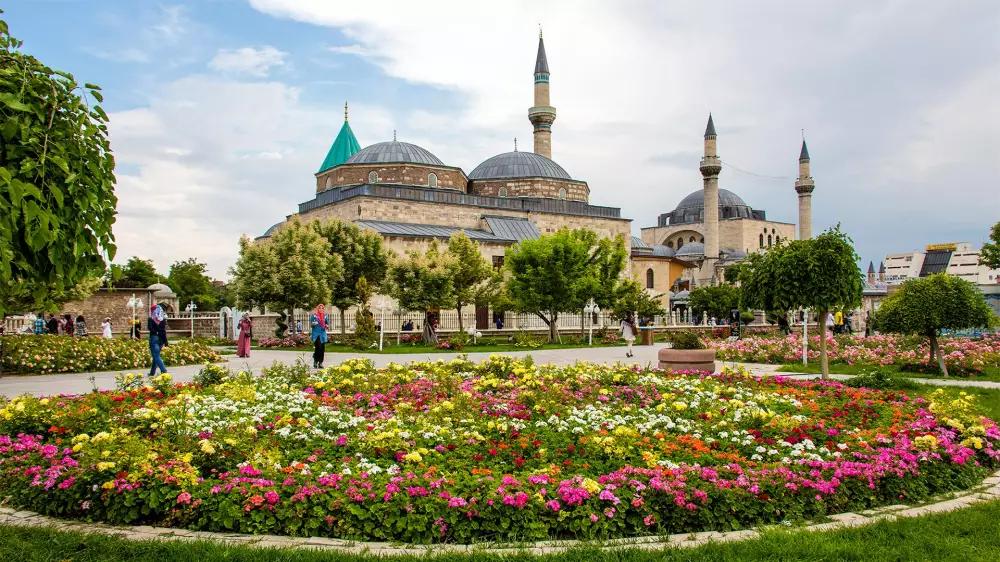 Konya’nın Huzur Simgesi: Mevlana