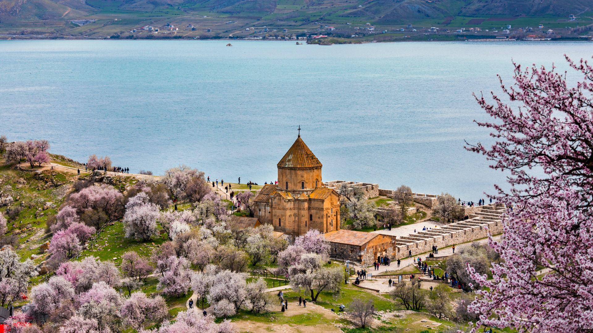 Van’ın Keşfedilecek Rotaları: Akdamar Kilisesi